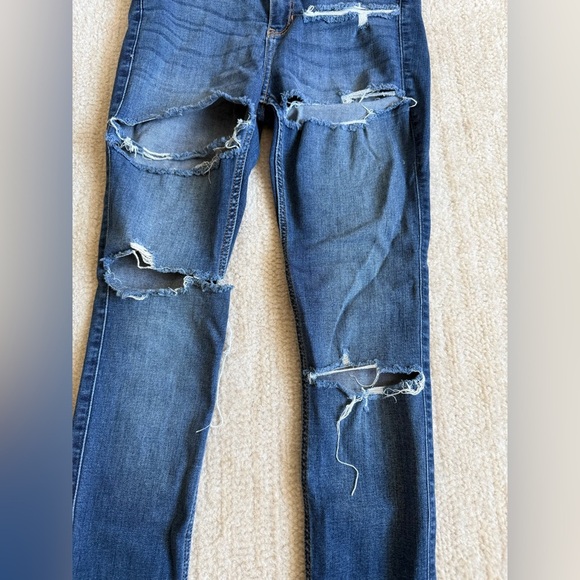 Hollister Mid Rise Super Skinny Jeans Stretch
Denim Distressed Size 5S - Picture 3 of 8